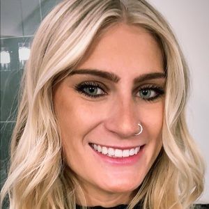 Meet your Posher, Claudia